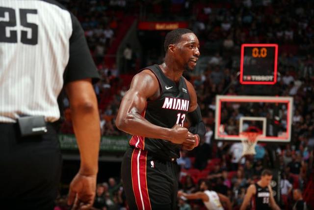  巴特勒准三双热火主场轻取活塞豪取六连胜