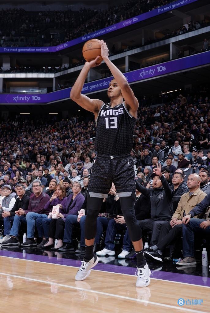  希尔德三分箭如雨下步行者客场爆冷击败雄鹿